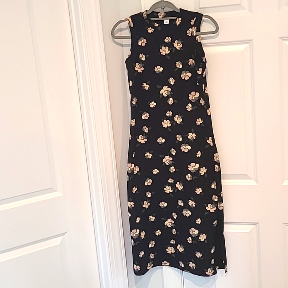 Floral dress from Old Navy. T-shirt material, fitted.